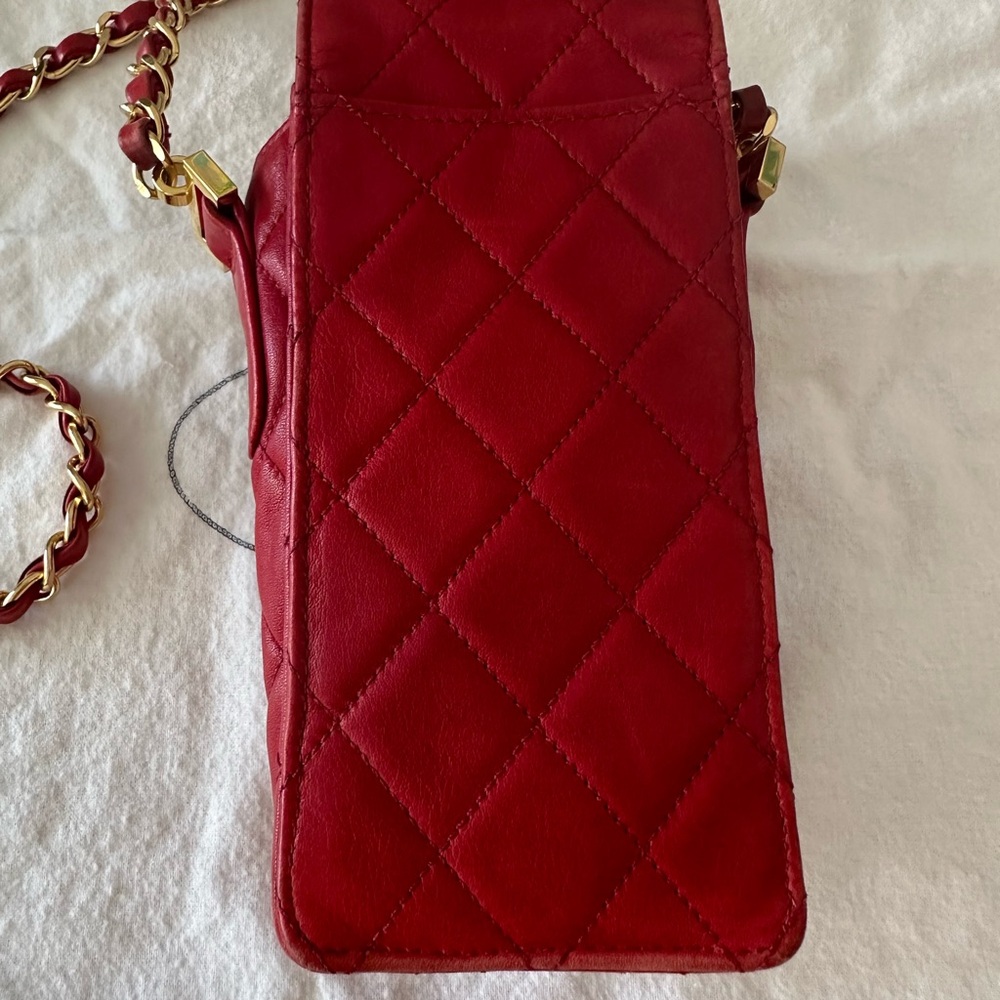 CHANEL Scarlet Quilted Wristlet - Picture 5 of 16